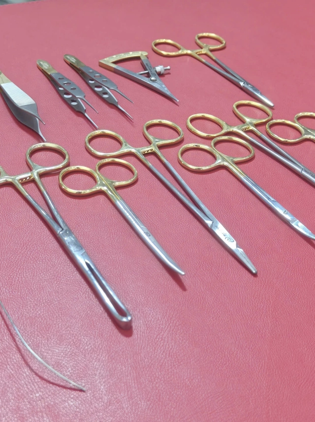 Banh móc phẫu thuật Dài 16cm, đầu móc 2x1cm, đầu kia 2,5x0.7cm