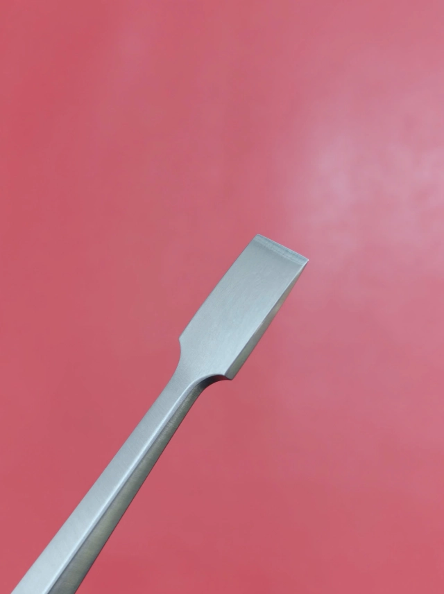 Kẹp mạch máu bulldog 6,5cmx2mm thẳng, Dài 6,5 kẹp D2 R2mm