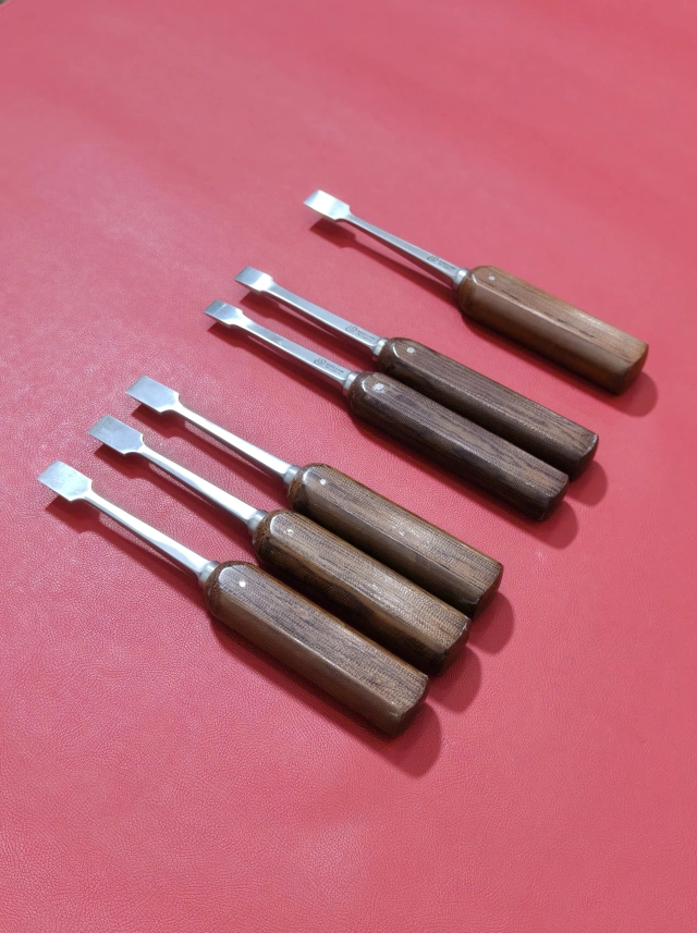 Kẹp mạch máu bulldog 6,5cmx2mm thẳng, Dài 6,5 kẹp D2 R2mm