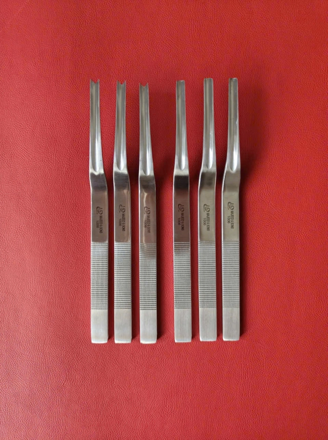 Kẹp nặn tuyến Meibomian 11.2cm, ĐẦU VUÔNG d6mm r3mm