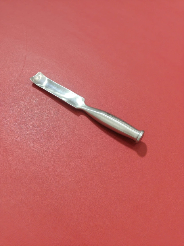 kẹp mạch máu bulldog cong 4.5cmx3mm (4.5cm D1.3cm R3mm)