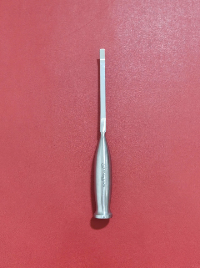 Kẹp mạch máu bulldog 7cm Cong, Dài 7cm kẹp D2,2 R1,5mm