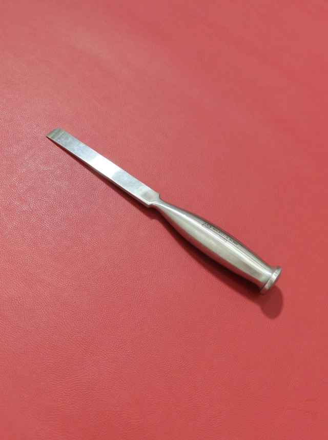 Kẹp mạch máu bulldog 10cmx1,5mm Cong Kẹp D-max 5cm D-min 2cm