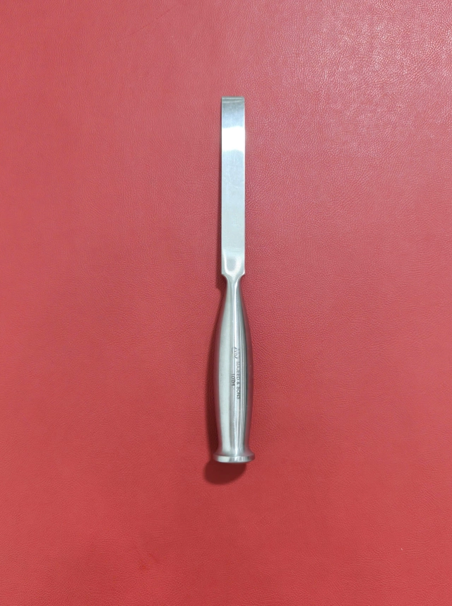 Kẹp mạch máu bulldog 10cmx1,5mm Cong Kẹp D-max 5cm D-min 2cm